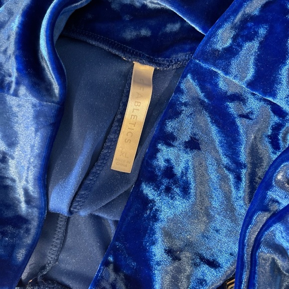 Fabletics Blu Crushed Velour Crossover Leggings (Size XL) - Picture 3 of 4